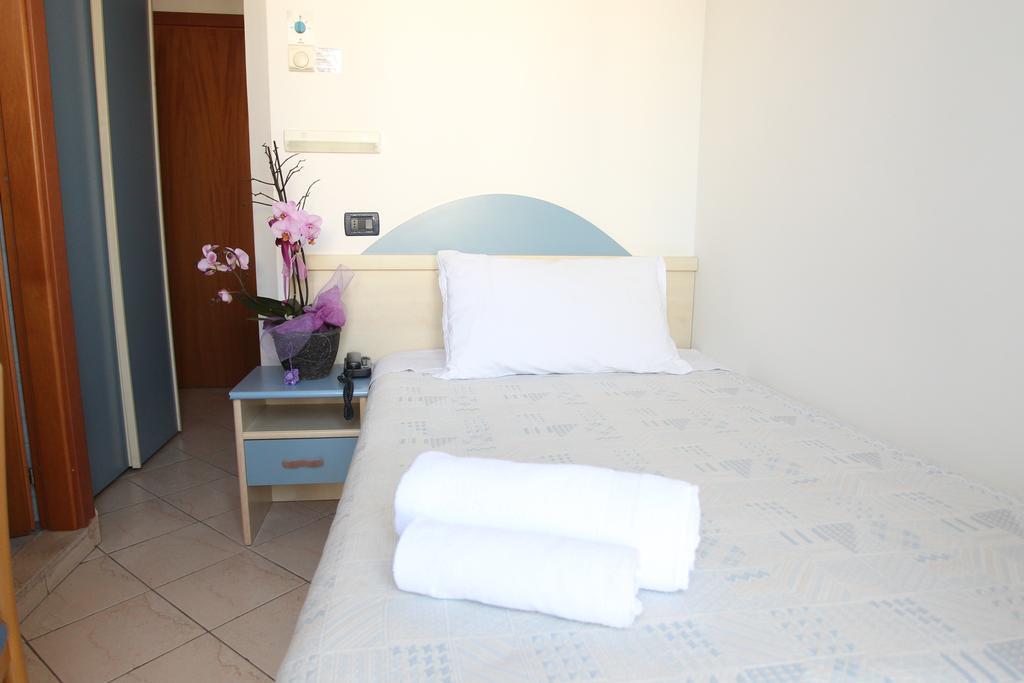 רימיני Hotel Giorg - Waterpark Included מראה חיצוני תמונה